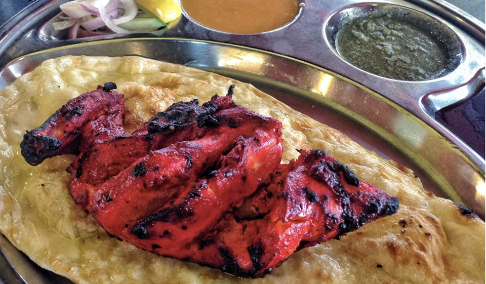 Naan dengan ayam Tandoori